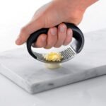 HAND GARLIC PRESS